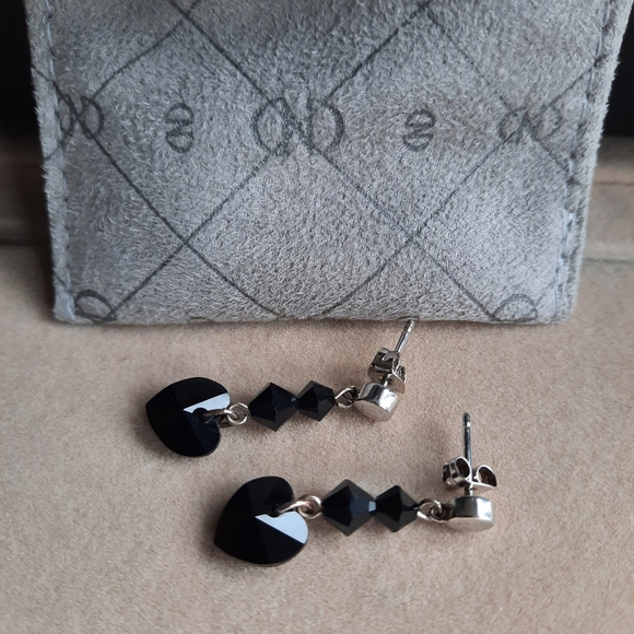 Caroline Néron Black Heart Earrings Rhodium Plated - Picture 2 of 4